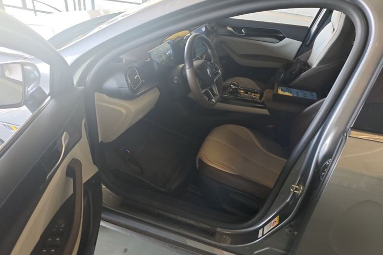 Used BYD Qin PLUS 2024 Honor Edition EV 420KM Leading Model Driver Seat