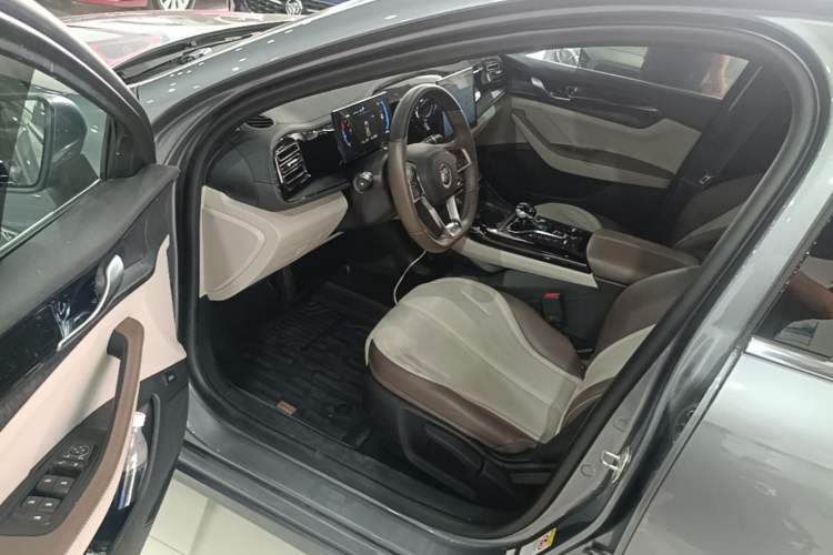 Used BYD Qin PLUS 2024 HONOR Edition DM-i 55KM Leading Model Driver Seat