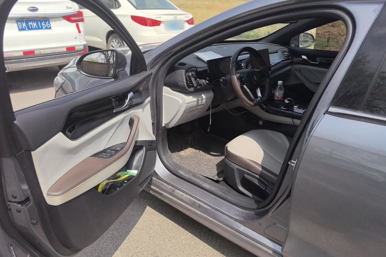 Used BYD Qin PLUS 2024 HONOR Edition DM-i 55KM Leading Model Driver Seat
