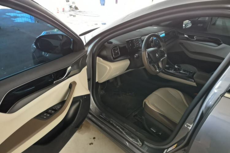 Used BYD Qin PLUS 2024 Honor Edition EV 420KM Beyond Model Driver Seat