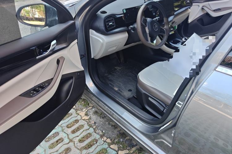 Used BYD Qin PLUS 2024 HONOR Edition DM-i 55KM Leading Model Driver Seat