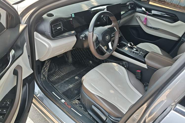 Used BYD Qin PLUS 2024 HONOR Edition DM-i 55KM Leading Model Driver Seat
