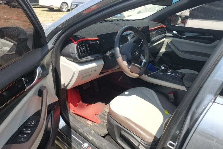 Used BYD Qin PLUS 2024 HONOR Edition DM-i 55KM Leading Model Driver Seat