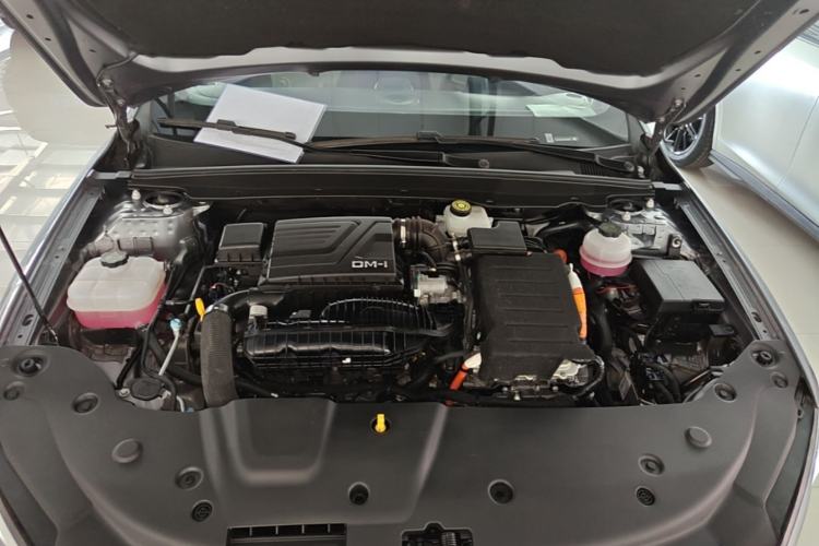 Used BYD Qin PLUS 2024 HONOR Edition DM-i 55KM Leading Model Engine Bay