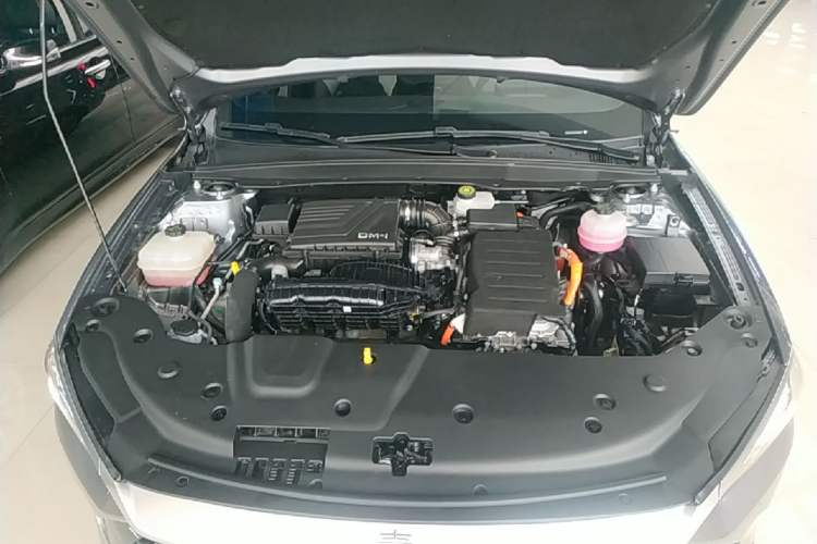 Used BYD Qin PLUS 2024 HONOR Edition DM-i 55KM Leading Model Engine Bay