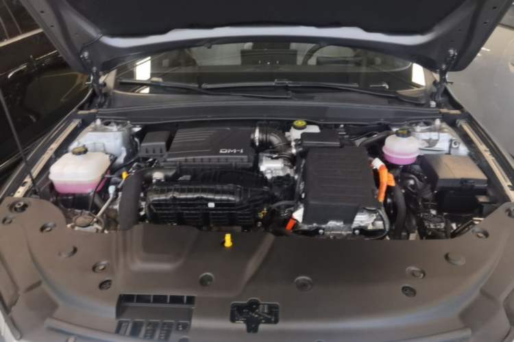 Used BYD Qin PLUS 2024 HONOR Edition DM-i 120KM Beyond Model Engine Bay