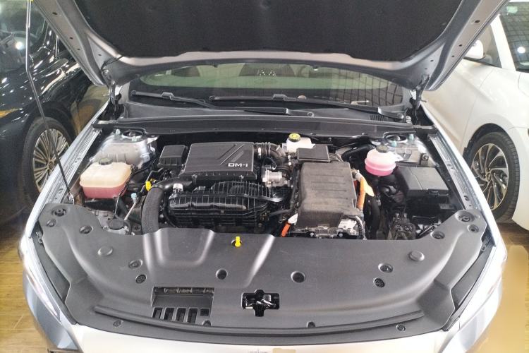 Used BYD Qin PLUS 2024 HONOR Edition DM-i 55KM Leading Model Engine Bay