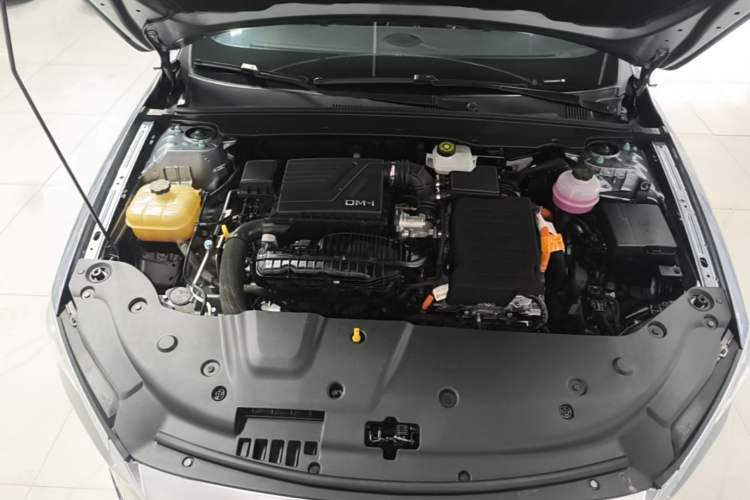 Used BYD Qin PLUS 2024 HONOR Edition DM-i 55KM Leading Model Engine Bay