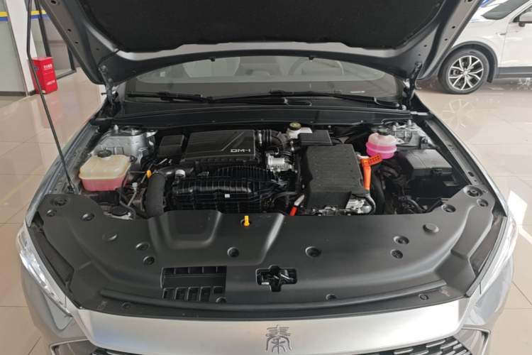 Used BYD Qin PLUS 2024 HONOR Edition DM-i 55KM Leading Model Engine Bay