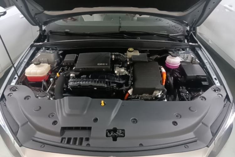 Used BYD Qin PLUS 2024 HONOR Edition DM-i 55KM Leading Model Engine Bay