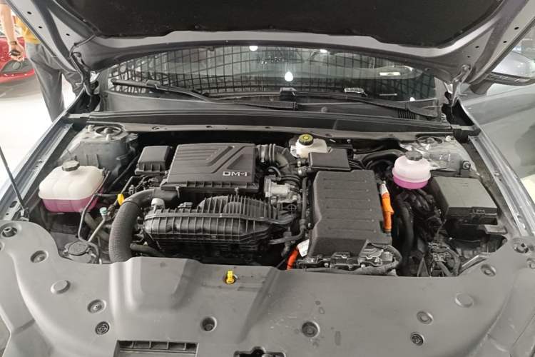 Used BYD Qin PLUS 2024 HONOR Edition DM-i 55KM Leading Model Engine Bay