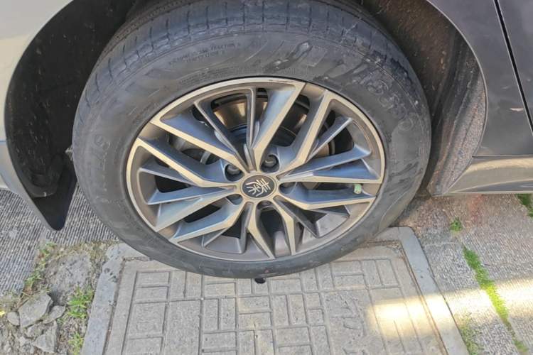Used BYD Qin PLUS 2024 Honor Edition EV 420KM Leading Model Exterior 5