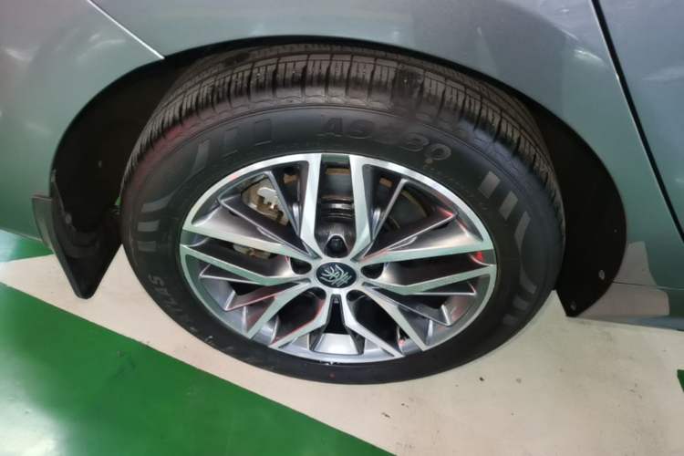 Used BYD Qin PLUS 2024 Honor Edition EV 510KM Beyond Model Exterior 5