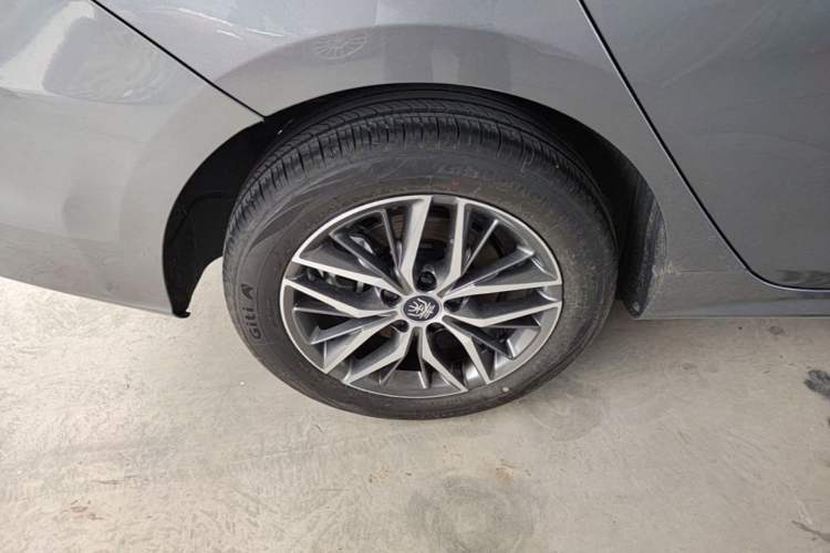 Used BYD Qin PLUS 2024 Honor Edition EV 420KM Leading Model Exterior 5
