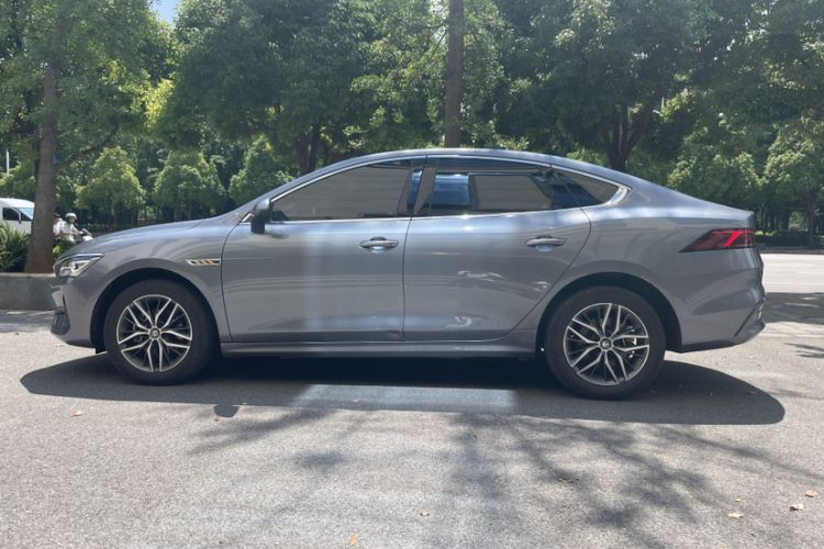Used BYD Qin PLUS 2024 Honor Edition EV 420KM Leading Model Exterior 6