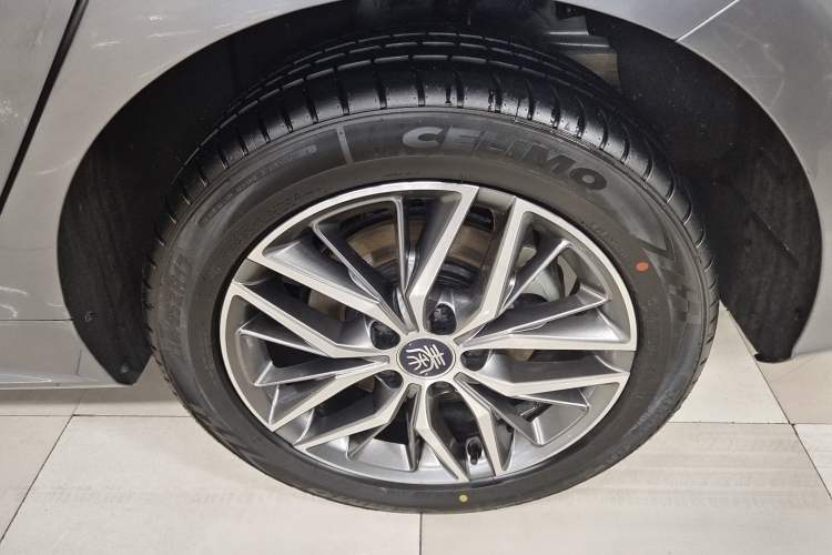 Used BYD Qin PLUS 2024 Honor Edition EV 510KM Leading Model Exterior 6
