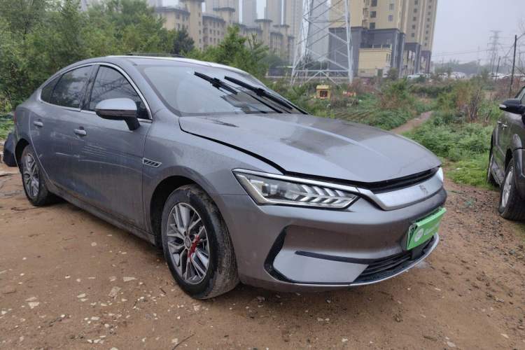 Used BYD Qin PLUS 2024 Honor Edition EV 510KM Leading Model Front Right 45 Deg