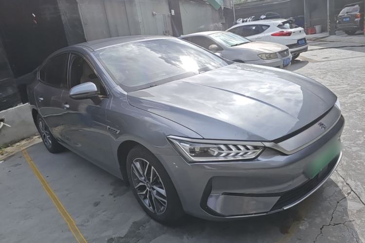 Used BYD Qin PLUS 2024 Honor Edition EV 510KM Leading Model Front Right 45 Deg