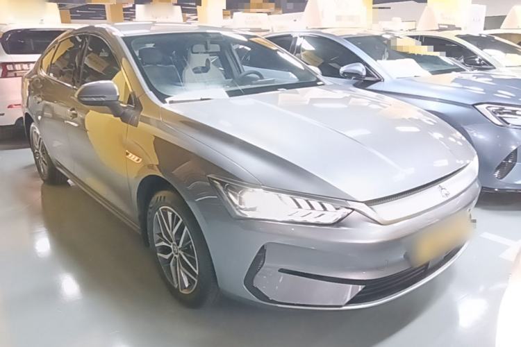 Used BYD Qin PLUS 2024 Honor Edition EV 420KM Leading Model Front Right 45 Deg