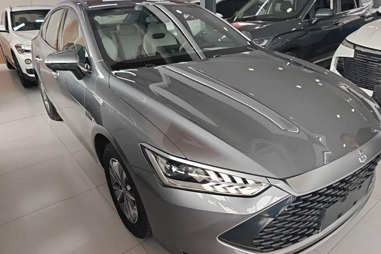 Used BYD Qin PLUS 2024 HONOR Edition DM-i 55KM Leading Model Front Right 45 Deg