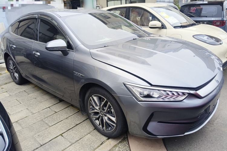 Used BYD Qin PLUS 2024 Honor Edition EV 420KM Leading Model Front Right 45 Deg