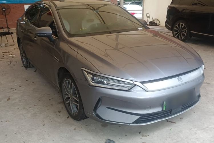 Used BYD Qin PLUS 2024 Honor Edition EV 510KM Leading Model Front Right 45 Deg