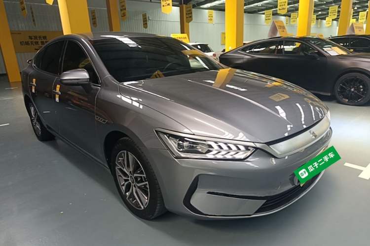Used BYD Qin PLUS 2024 Honor Edition EV 510KM Leading Model Front Right 45 Deg