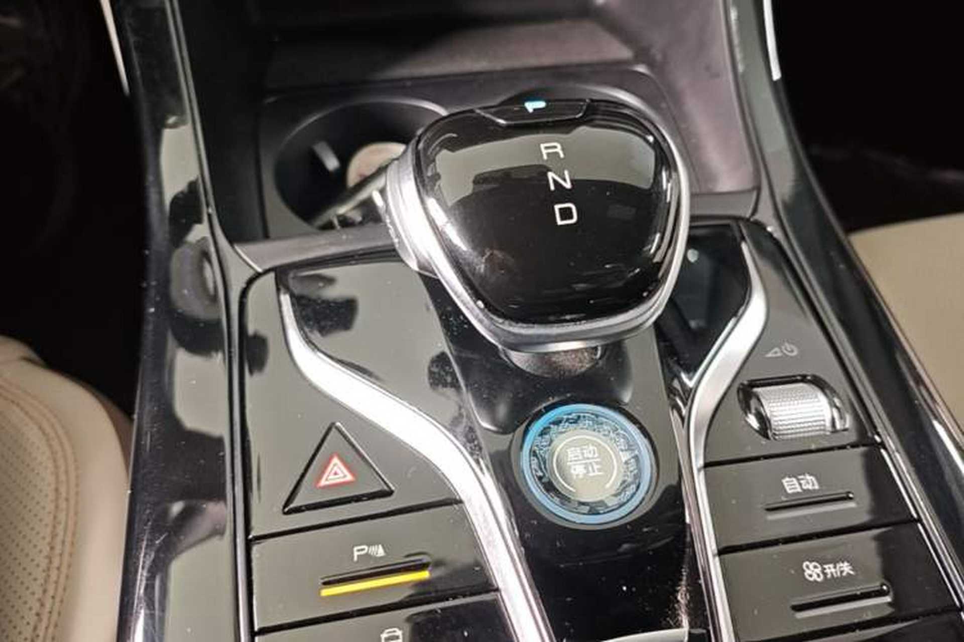 Used BYD Qin PLUS 2024 HONOR Edition DM-i 55KM Leading Model Gear Lever