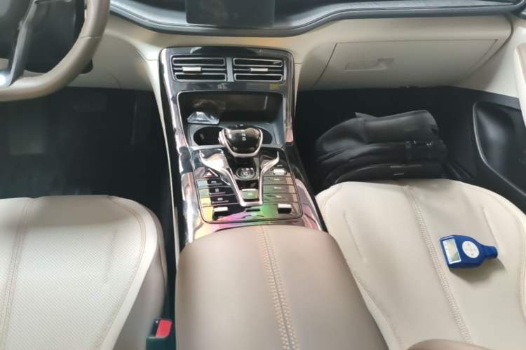 Used BYD Qin PLUS 2024 HONOR Edition DM-i 55KM Leading Model Gear Lever