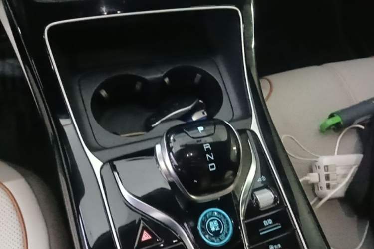 Used BYD Qin PLUS 2024 Honor Edition EV 420KM Leading Model Gear Lever