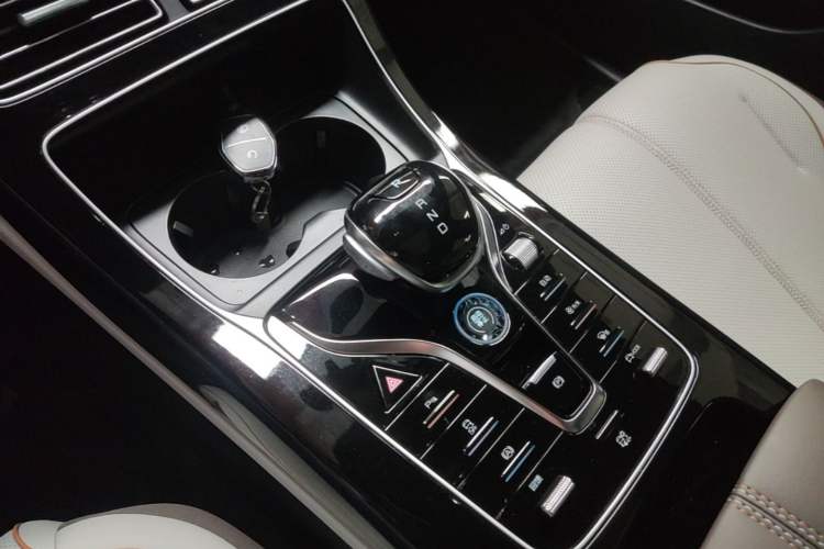 Used BYD Qin PLUS 2024 Honor Edition EV 420KM Beyond Model Gear Lever