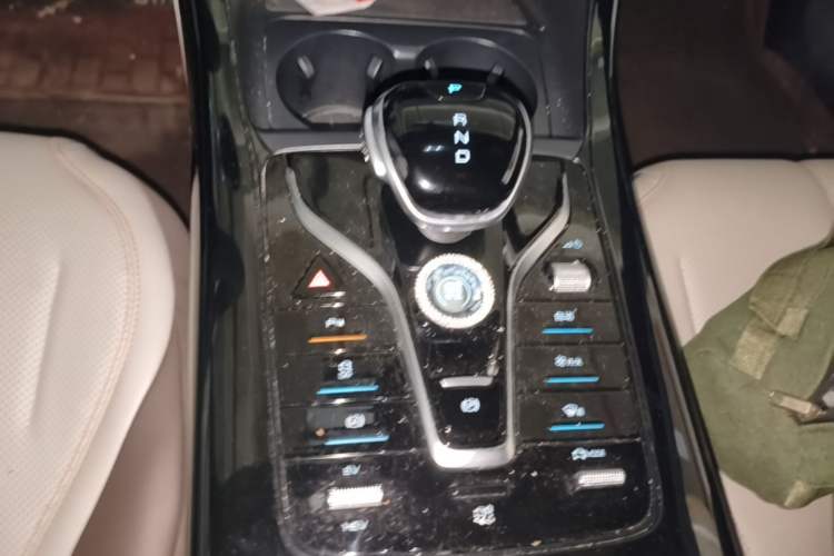 Used BYD Qin PLUS 2024 HONOR Edition DM-i 55KM Leading Model Gear Lever