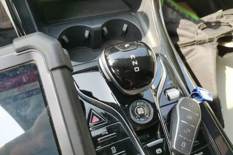 Used BYD Qin PLUS 2024 HONOR Edition DM-i 55KM Leading Model Gear Lever