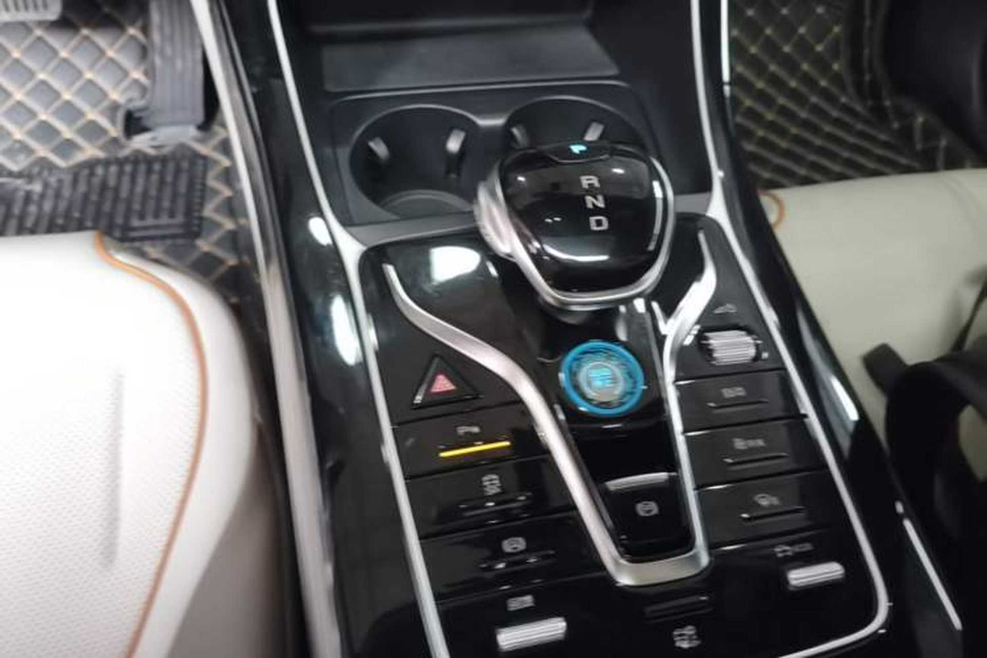 Used BYD Qin PLUS 2024 Honor Edition EV 420KM Beyond Model Gear Lever