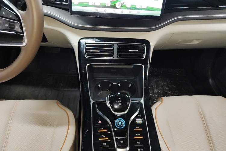Used BYD Qin PLUS 2024 HONOR Edition DM-i 120KM Excellence Model Gear Lever