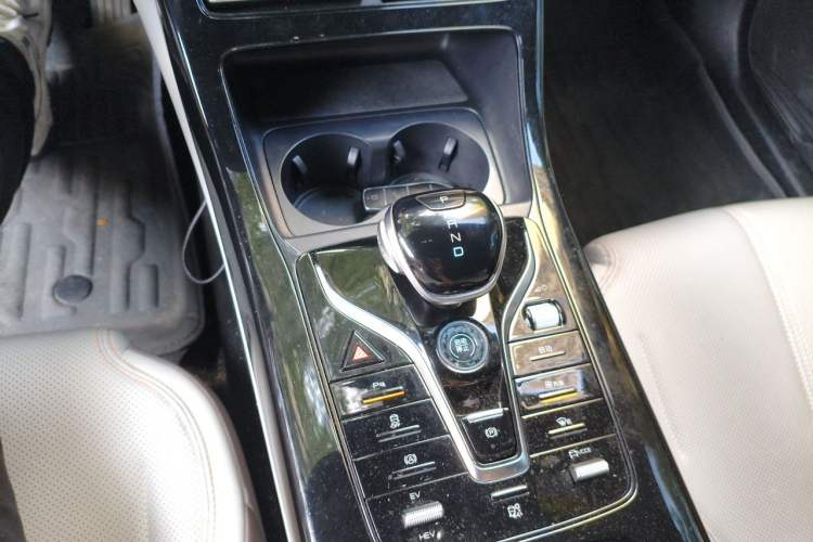 Used BYD Qin PLUS 2024 HONOR Edition DM-i 55KM Leading Model Gear Lever