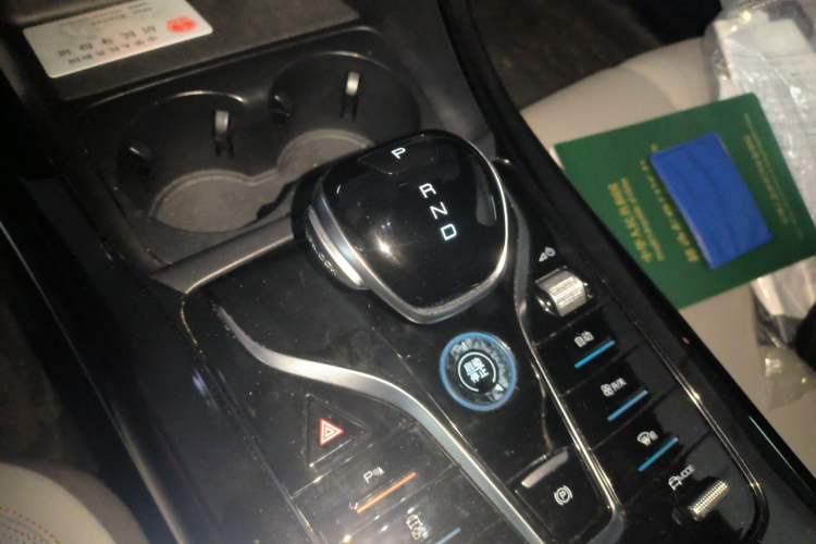 Used BYD Qin PLUS 2024 HONOR Edition DM-i 55KM Leading Model Gear Lever
