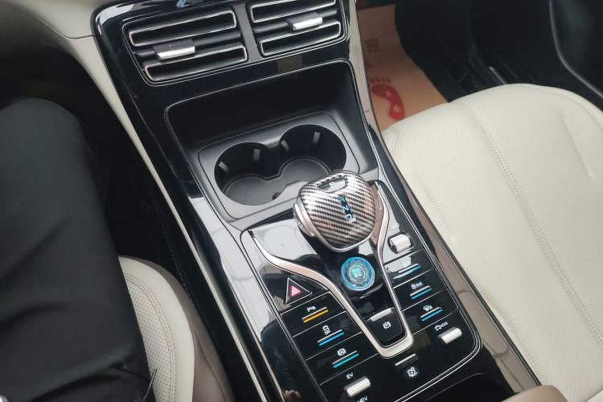 Used BYD Qin PLUS 2024 HONOR Edition DM-i 55KM Leading Model Gear Lever