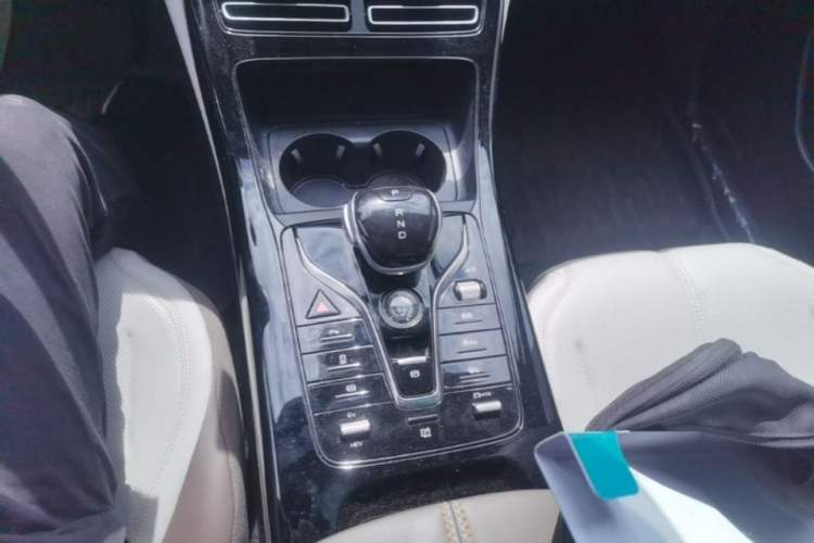 Used BYD Qin PLUS 2024 HONOR Edition DM-i 55KM Leading Model Gear Lever