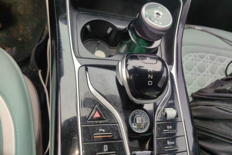 Used BYD Qin PLUS 2024 Honor Edition EV 510KM Leading Model Gear Lever