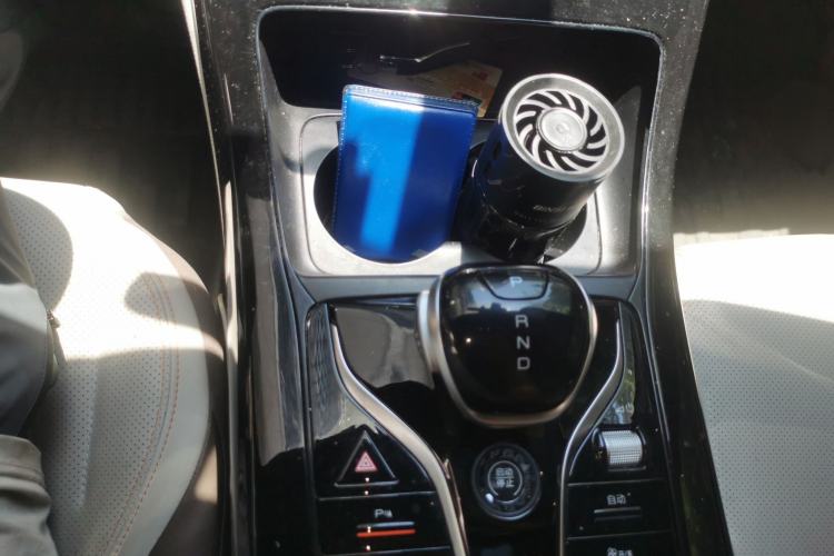 Used BYD Qin PLUS 2024 HONOR Edition DM-i 55KM Leading Model Gear Lever