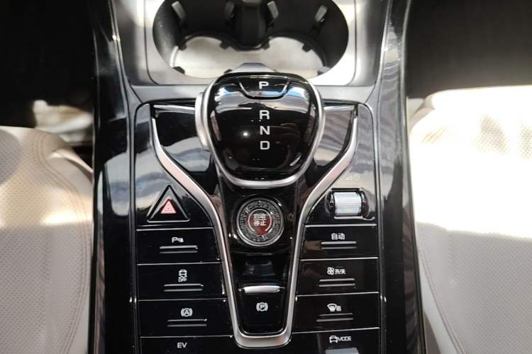 Used BYD Qin PLUS 2024 HONOR Edition DM-i 55KM Leading Model Gear Lever