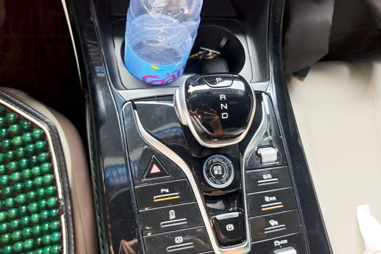 Used BYD Qin PLUS 2024 HONOR Edition DM-i 55KM Leading Model Gear Lever