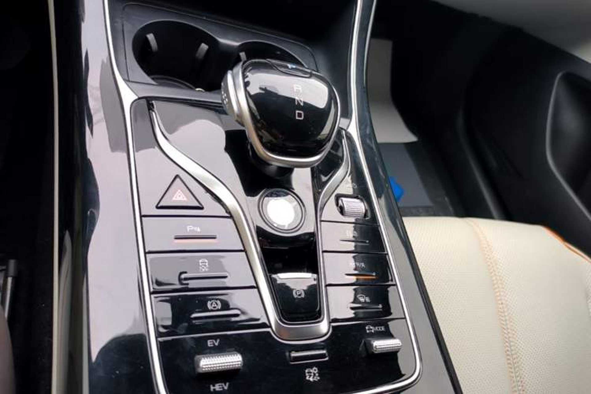Used BYD Qin PLUS 2024 HONOR Edition DM-i 120KM Beyond Model Gear Lever