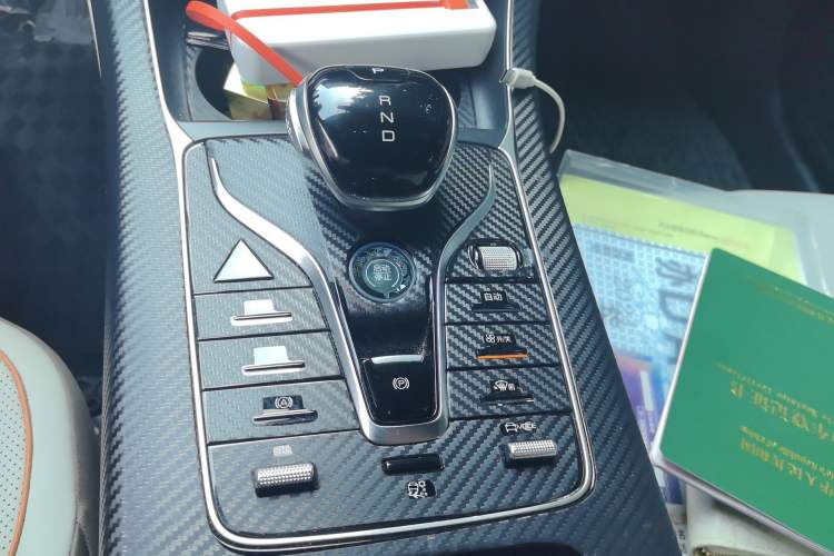 Used BYD Qin PLUS 2024 Honor Edition EV 510KM Leading Model Gear Lever