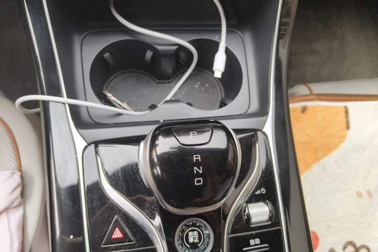 Used BYD Qin PLUS 2024 Honor Edition EV 510KM Leading Model Gear Lever