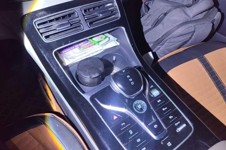 Used BYD Qin PLUS 2024 Honor Edition EV 510KM Leading Model Gear Lever