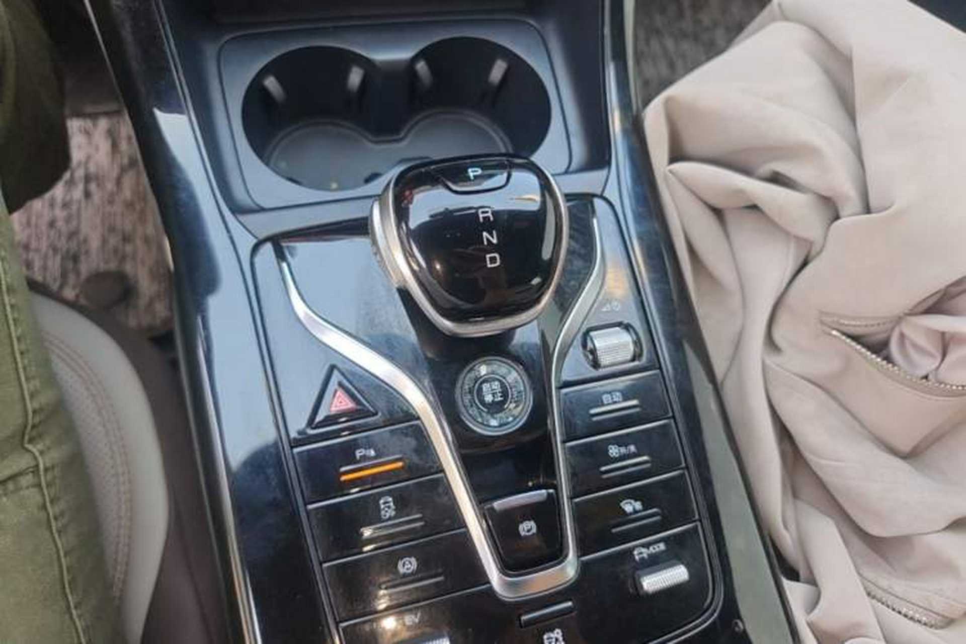 Used BYD Qin PLUS 2024 HONOR Edition DM-i 55KM Leading Model Gear Lever