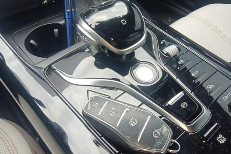Used BYD Qin PLUS 2024 HONOR Edition DM-i 55KM Leading Model Gear Lever