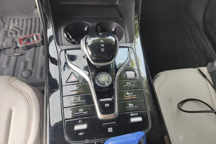 Used BYD Qin PLUS 2024 HONOR Edition DM-i 55KM Leading Model Gear Lever